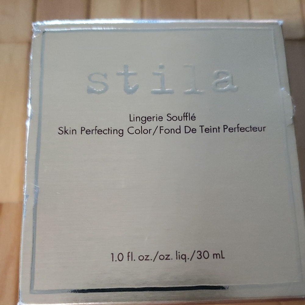 Stila Lingerie Soufflé Skin Perfecting Color in Silver